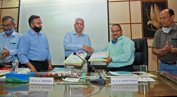 Exchange of MoU at Institute Industry Interface 2021 